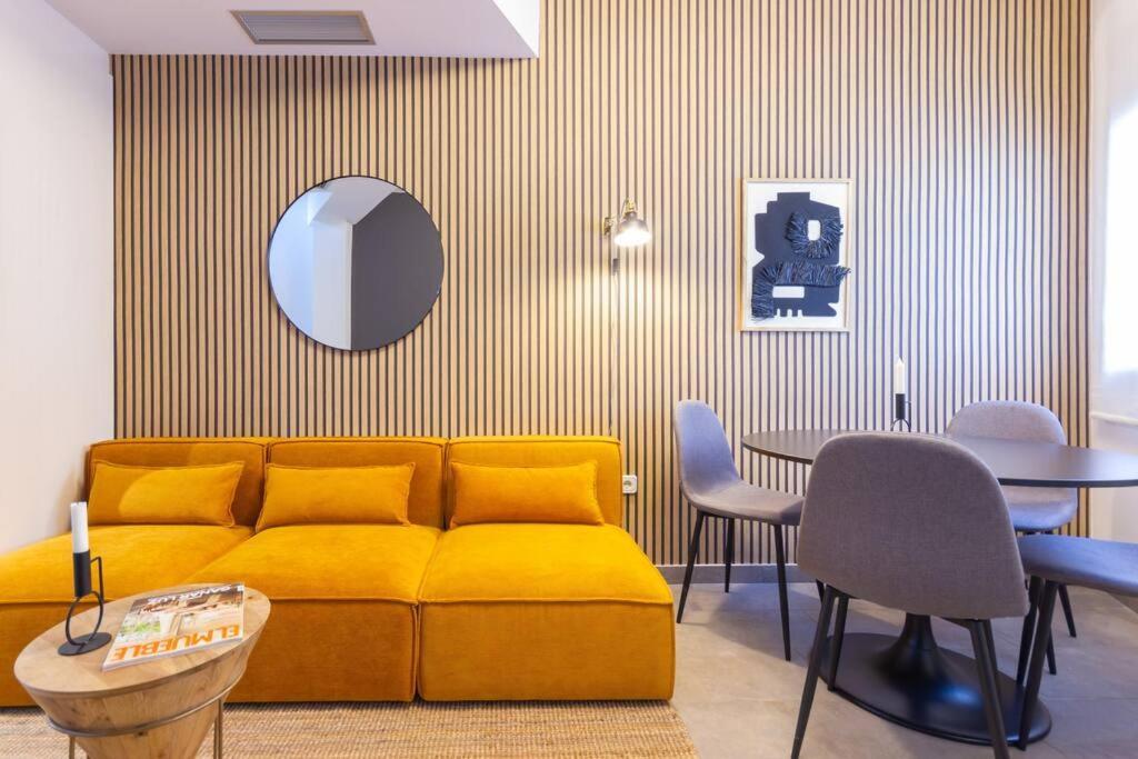Ferienwohnung Duplex With Terrace Near Bcn Terrassa Exterior foto